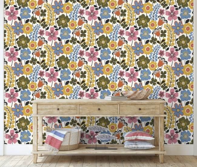 Modern multi-coloured flower wallpaper pattern on a narrow wall - Beautiful Homes