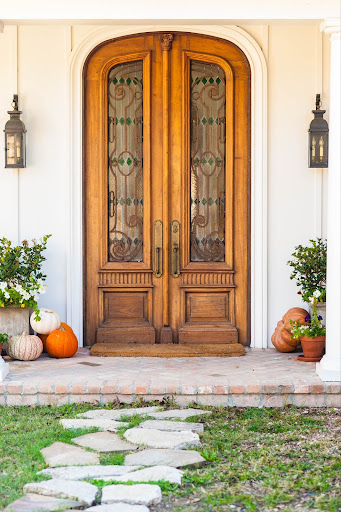 Give your south-facing entrance door a new look with these tips - Beautiful Homes