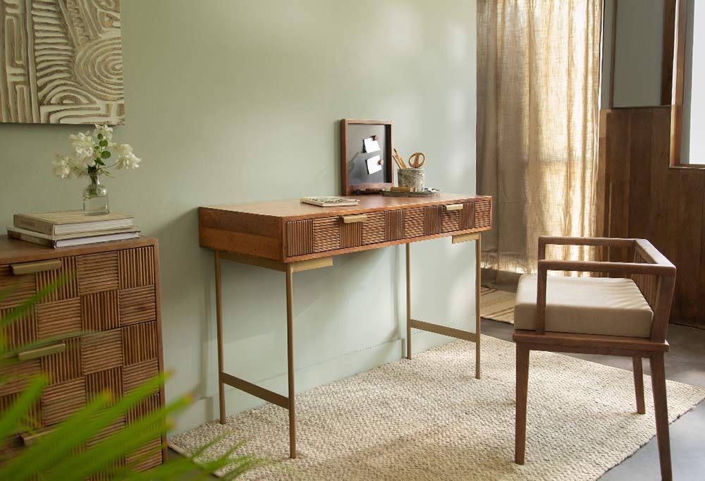 Wooden study table with minimalist design - Beautiful Homes