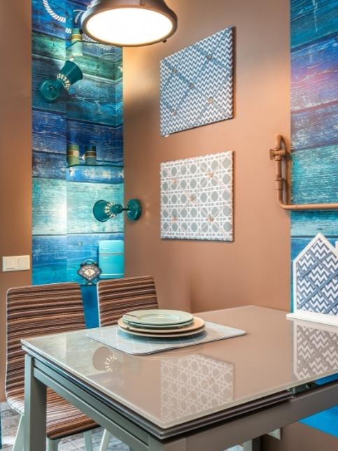 Dining room wall design with blue frames - Beautiful Homes