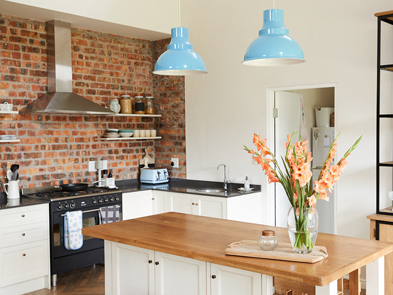 Exposed brick wall design for your open plan kitchen design - Beautiful Homes