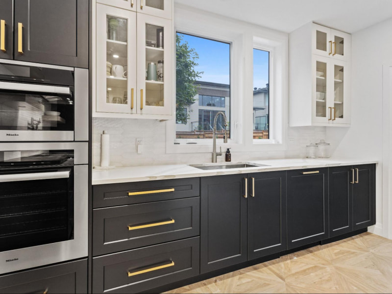 Metallic accents for the kitchen colour according to vastu - Beautiful Homes