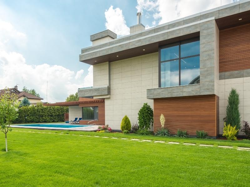House courtyard garden design with an outdoor swimming pool - Beautiful Homes
