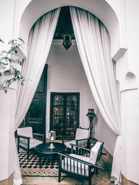 Small interior courtyard design with a seating area - Beautiful Homes