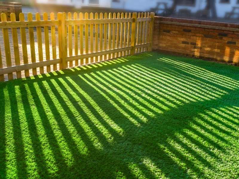 Wooden fencing boundary wall design for your home - Beautiful Homes