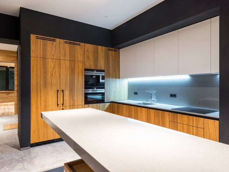 Brown two tone kitchen cabinets with lights - Beautiful Homes Brown two tone kitchen cabinets with lights - Beautiful Homes