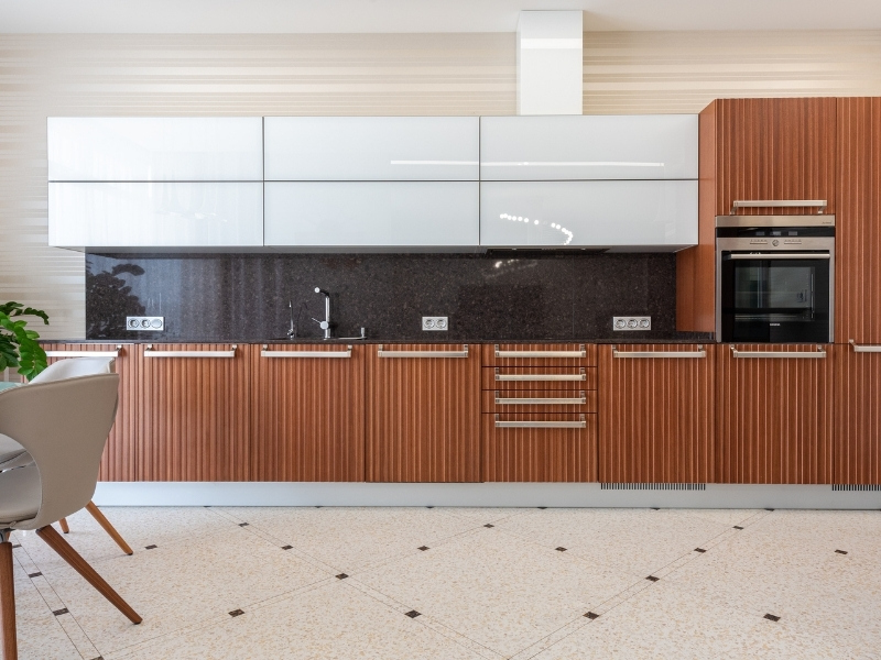 Dual colour kitchen cabinet with white & brown laminates - Beautiful Homes Dual colour kitchen cabinet with white & brown laminates - Beautiful Homes