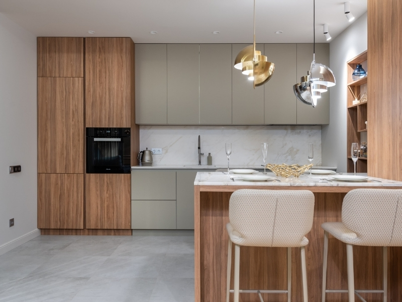 Dual colour two colour kitchen cabinets with kitchen island - Beautiful Homes Dual colour two colour kitchen cabinets with kitchen island - Beautiful Homes