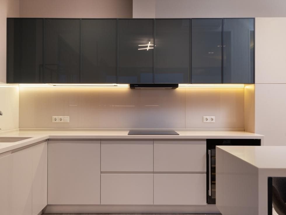 Small kitchen two tone kitchen cabinets - Beautiful Homes Small kitchen two tone kitchen cabinets - Beautiful Homes