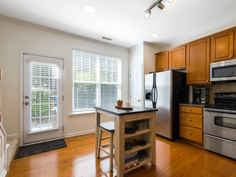 Wooden Italian table design ideas for your kitchen - Beautiful Homes