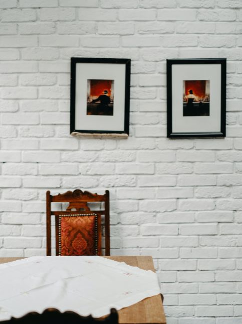 White brick wall design for your dining room - Beautiful Homes