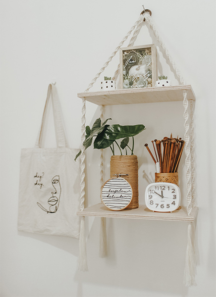 Bohemian style wall shelving idea for a minimal room design - Beautiful Homes