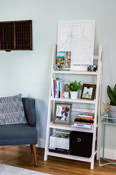 Ladder wall shelf design for an organised small bedroom - Beautiful Homes