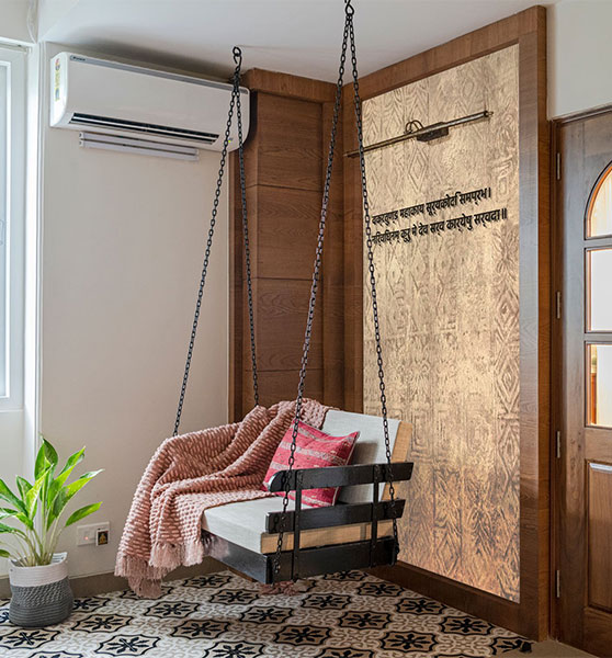 Wooden board swing with upholstery - Beautiful Homes Wooden board swing with upholstery - Beautiful Homes