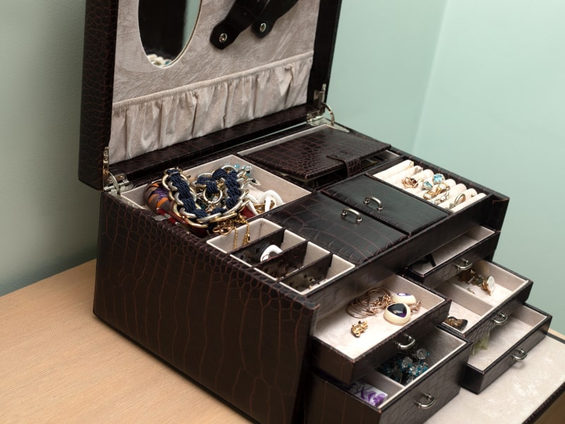 Get a jewellery box for organisation - Beautiful Homes
