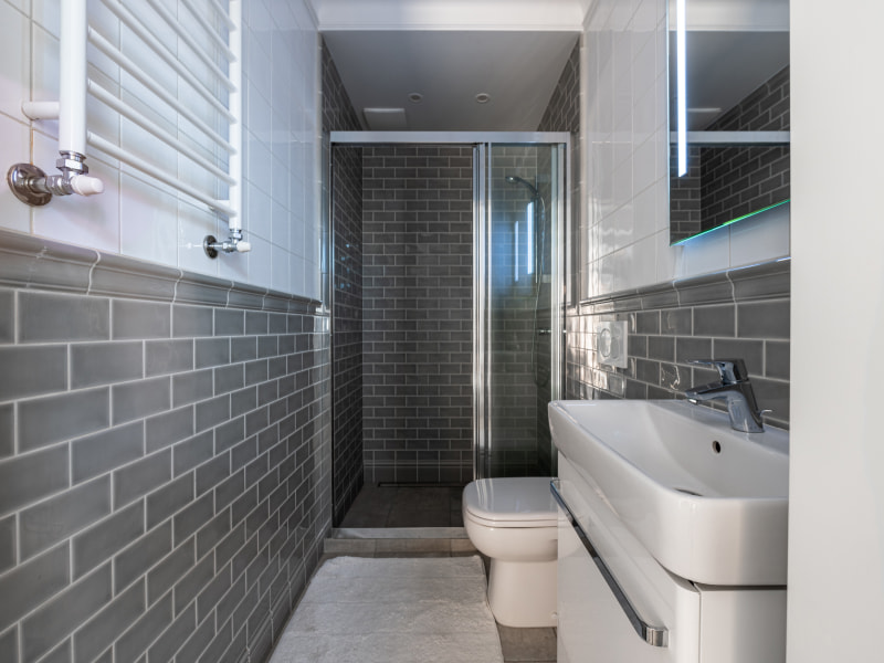Grey monochromatic tiles for your bathroom design - Beautiful Homes