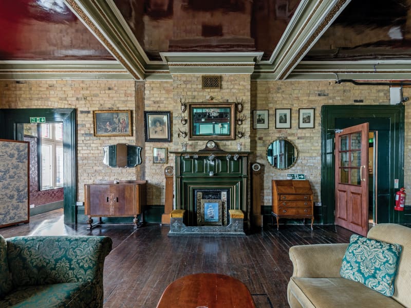 Aesthetic vintage style for a large living room with fireplace - Beautiful Homes