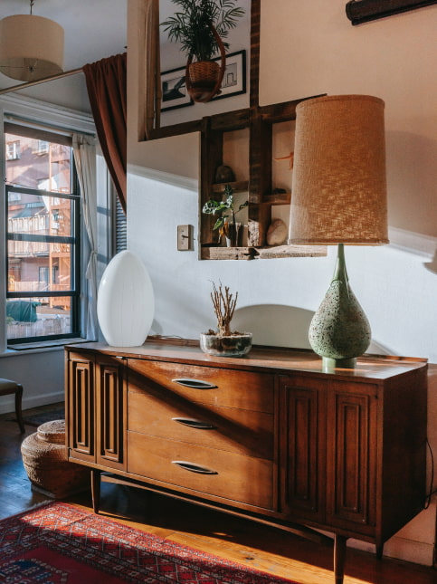 Vintage aesthetic décor with mirrors & carpets - Beautiful Homes