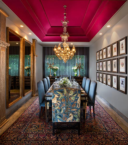 Dining room décor with magenta colour for ceiling & a chandelier - Beautiful Homes