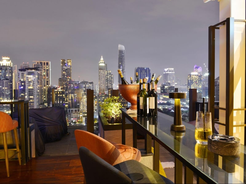 Apartment balcony turned into a balcony bar for décor - Beautiful Homes
