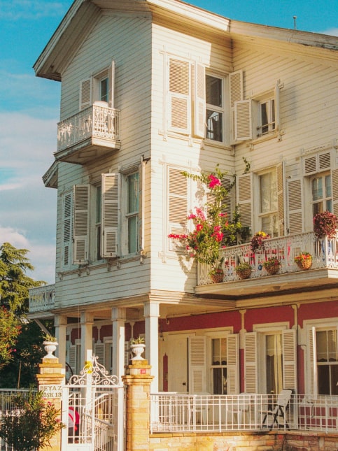 Small bedroom balcony design idea - Beautiful Homes