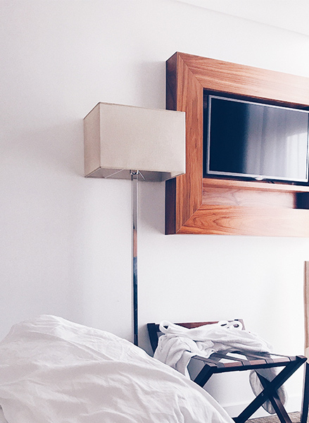 Adding art décor around your tv wall design ideas - Beautiful Homes