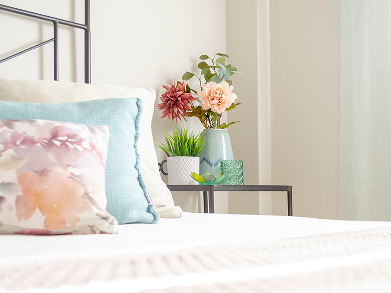 Fake flowers for bedroom décor – Beautiful Homes