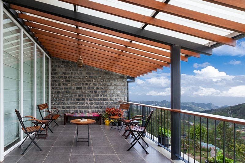 Balcony polycarbonate roof design with wooden beams - Beautiful Homes