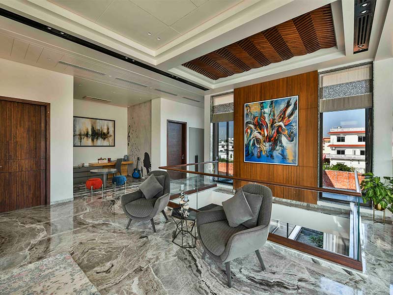 Small High Ceiling House with Spacious Rooms - Beautiful Homes