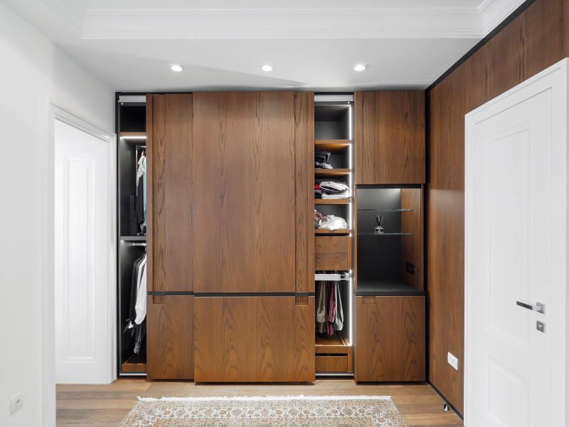 Full wall wardrobe design with wooden panels for your bedroom - Beautiful Homes
