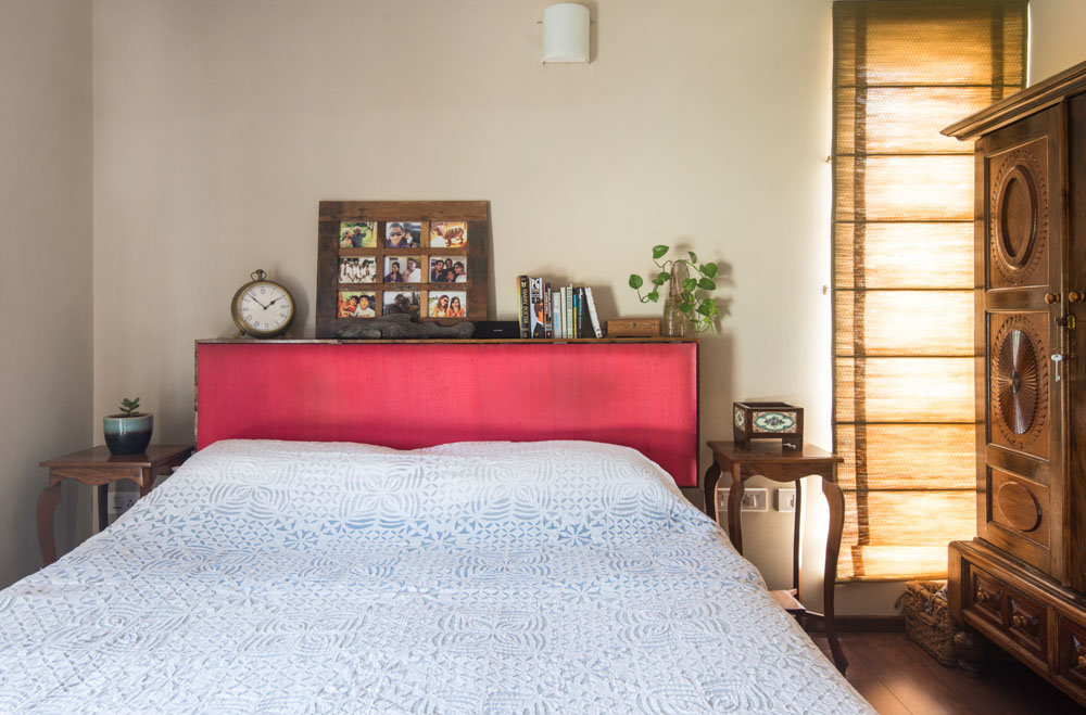 Small White Bedroom Design With Double Bed Thick Headboard – Beautiful Homes Small White Bedroom Design With Double Bed Thick Headboard – Beautiful Homes