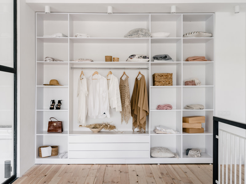 Walk in open closet for your bedroom design - Beautiful Homes