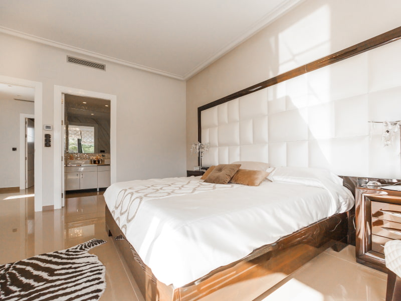 Chic 4bhk flat interior design - Beautiful Homes