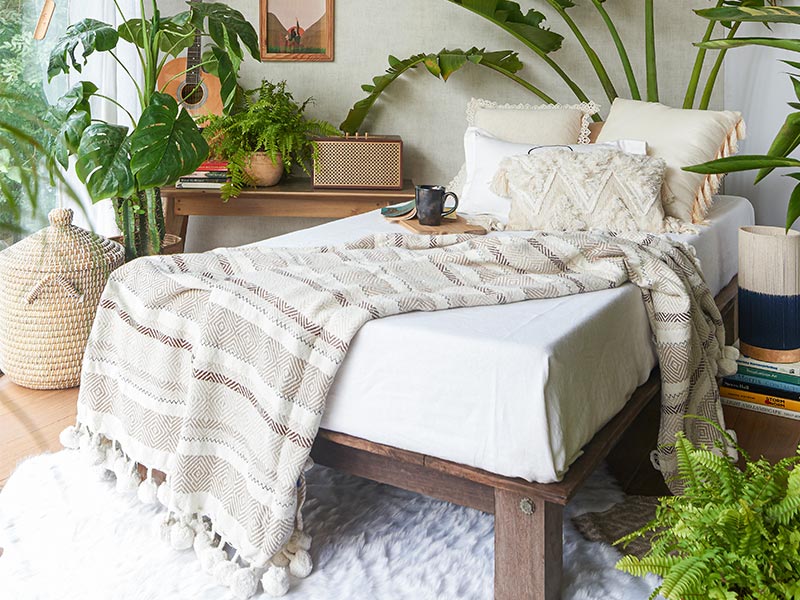 Cosy seating for balcony with a mini bed – Beautiful Homes