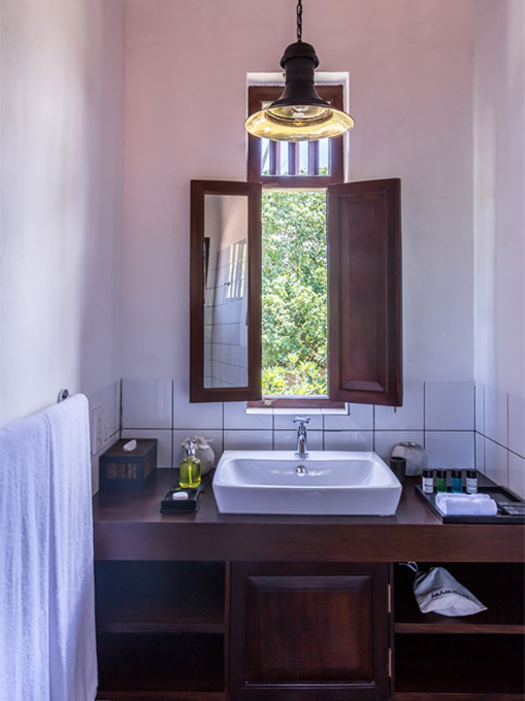 Charming small bathroom window idea – Beautiful Homes