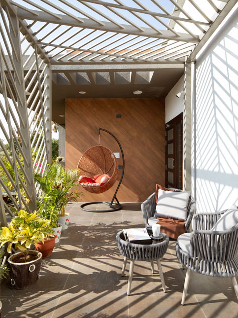 Small Sit Out Ideas with Wooden Swing - Beautiful Homes