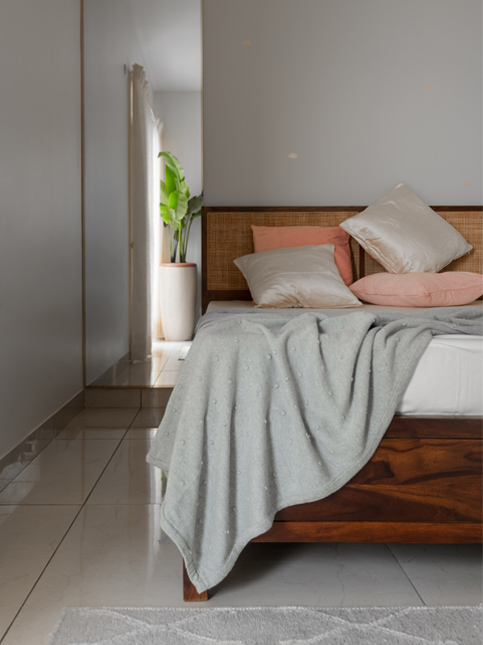 Bedroom design with wall mirror décor – Beautiful Homes