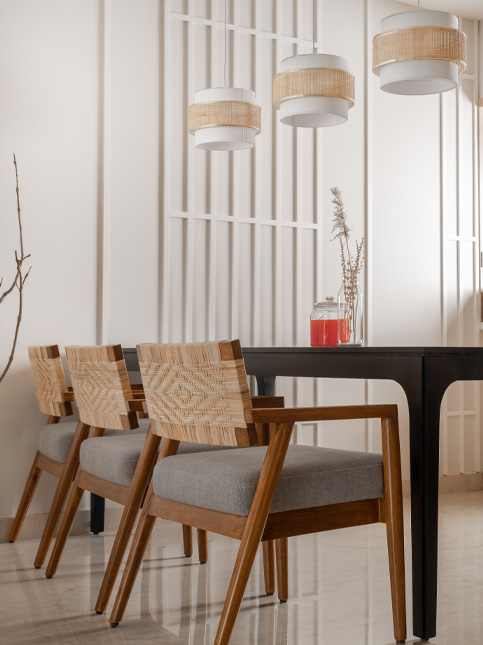 Dining table design with hanging lamps – Beautiful Homes