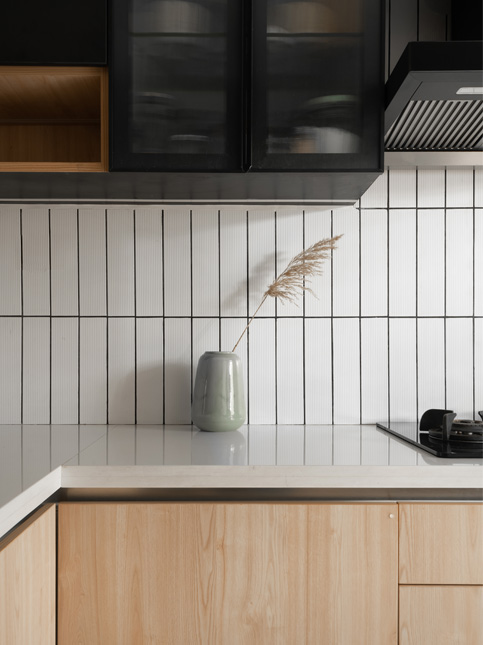 White & black kitchen backsplash tiles – Beautiful Homes