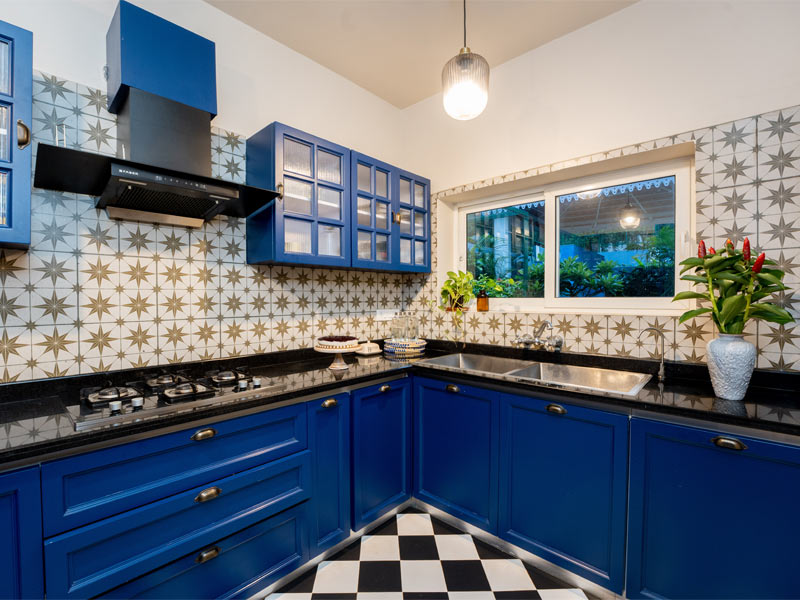 Sleek blue modular kitchen design for your space – Beautiful Homes