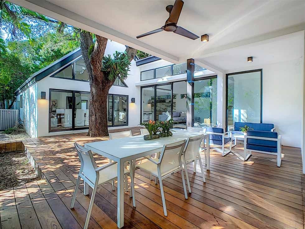 White exterior paint colour for your house – Beautiful Homes