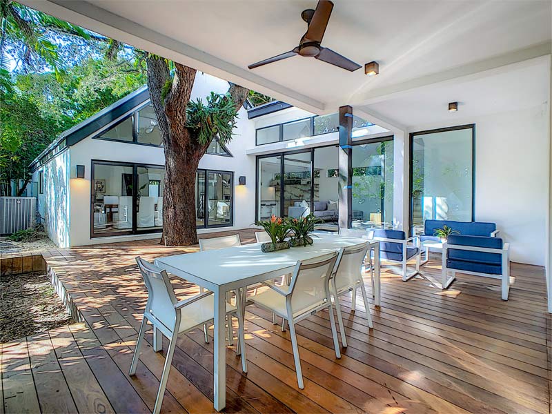 White exterior paint colour for your house – Beautiful Homes