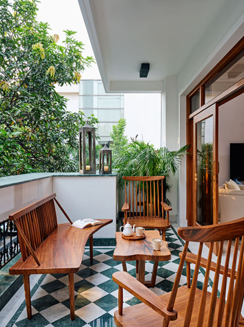 Wooden furniture for small balcony - Beautiful Homes