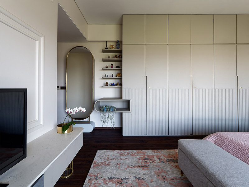 Oval shaped dressing table mirror for your bedroom - Beautiful Homes