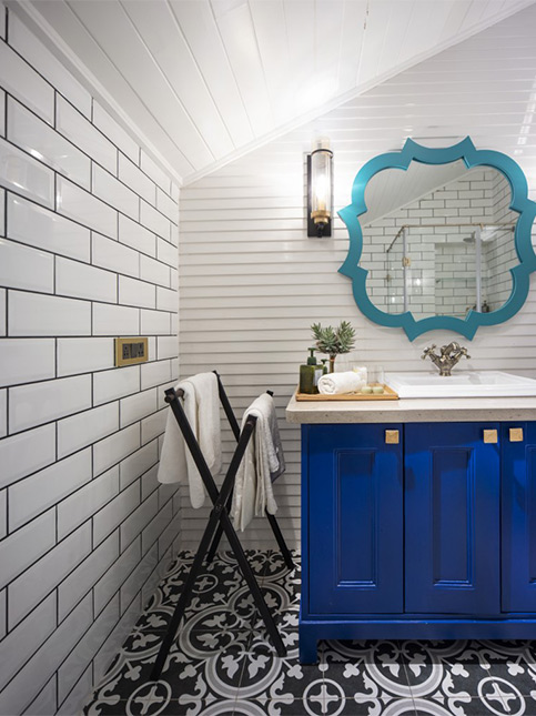 Freestanding Towel Racks in The Colour Black - Beautiful Homes