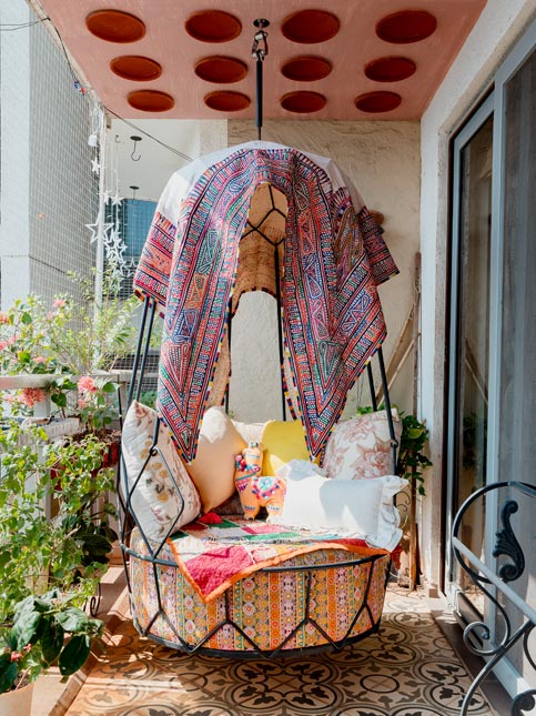 Circular upholstery swing – Beautiful Homes