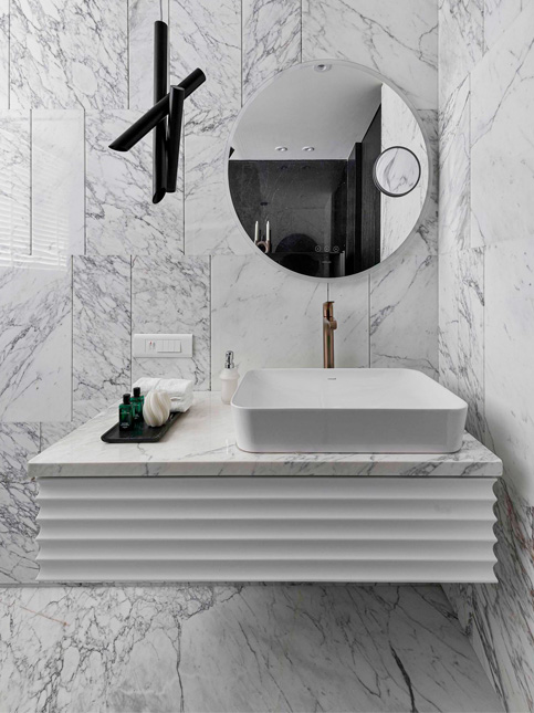 Minimal White Tile with Black Details in Bathroom - Beautiful Homes