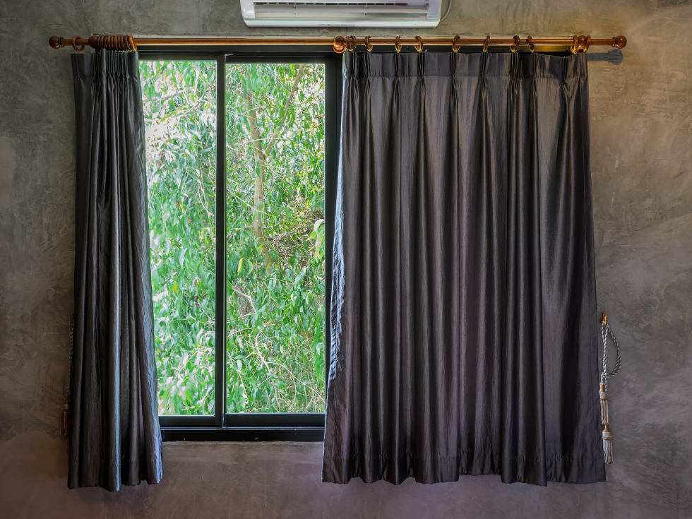 Grommet Curtains Décor Ideas - Beautiful Homes