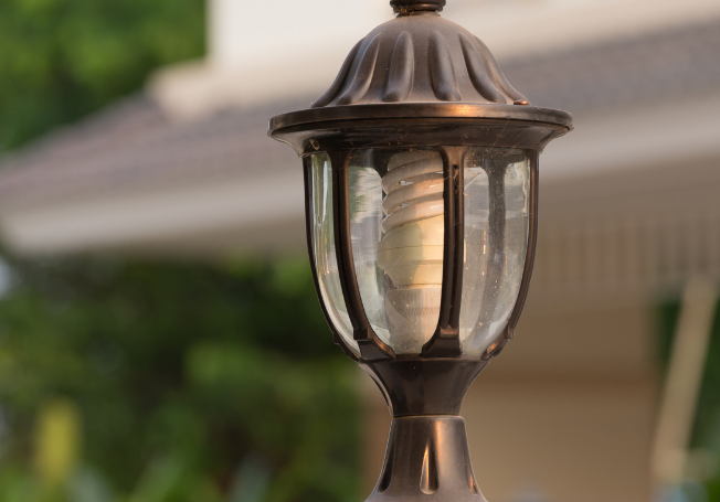 Traditional Lantern Gate Light - Beautiful Homes