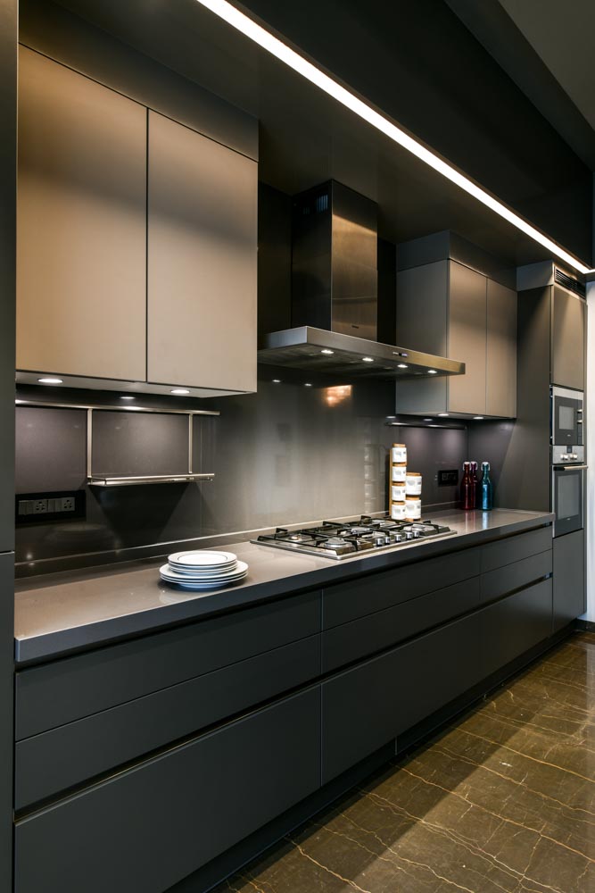 Kitchen cabinet design with a dark theme - Beautiful Homes Kitchen cabinet design with a dark theme for a modern kitchen design - Beautiful Homes